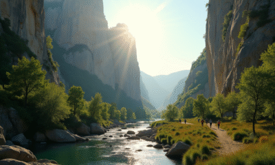 Canyon de Gens à Grospierres au coucher du soleil avec falaises calcaires