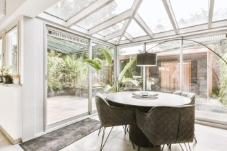 Pourquoi la véranda est idéale pour agrandir une maison en Isère ?